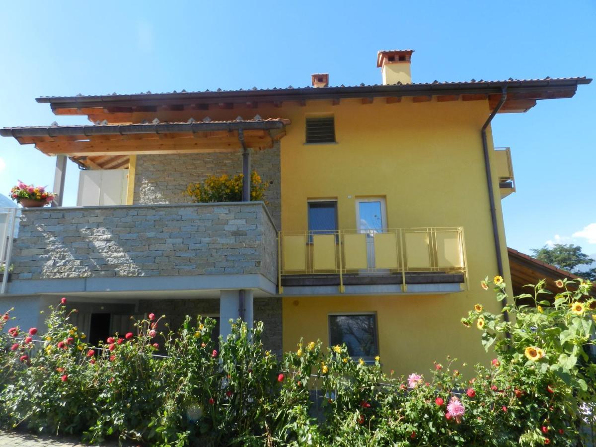 Residence Girasole Casa Gialla Colico Kültér fotó